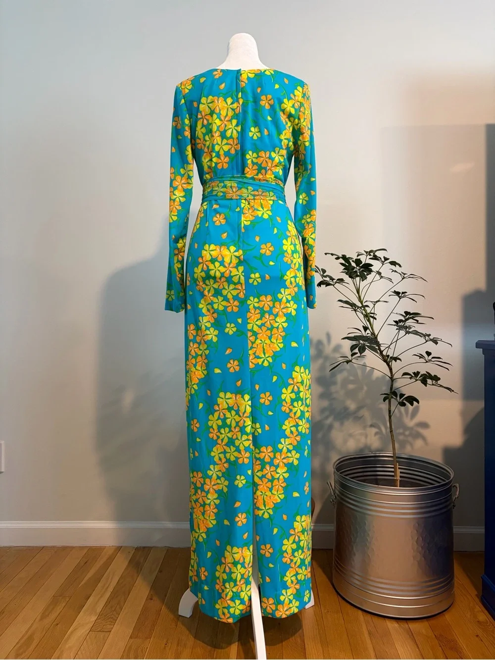 Vintage 70s Vanda Fashions Hawaiian Floral Print Maxi Dress with Scarf/Turban